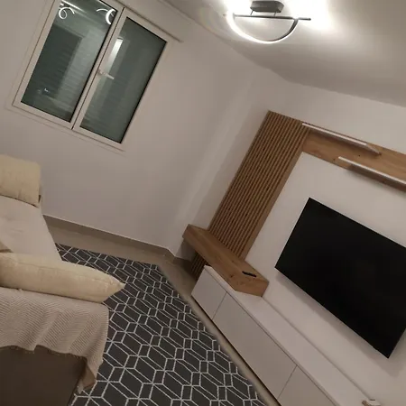 Laramar Apartment *